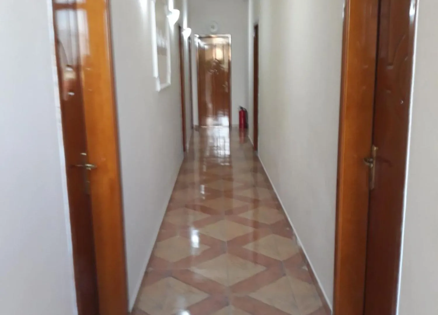 Qiqi Hotel Гирокастра 2*,