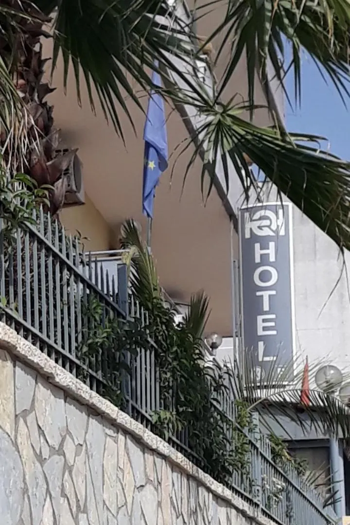 Qiqi Hotel Гирокастра