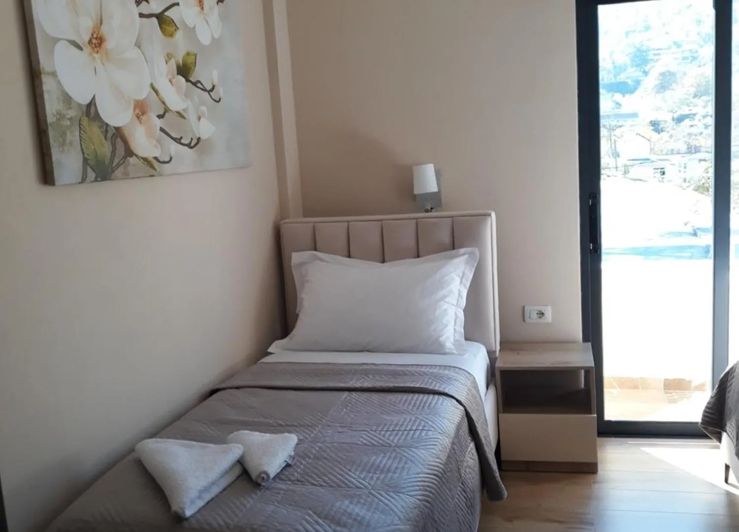 Qiqi Hotel Гирокастра