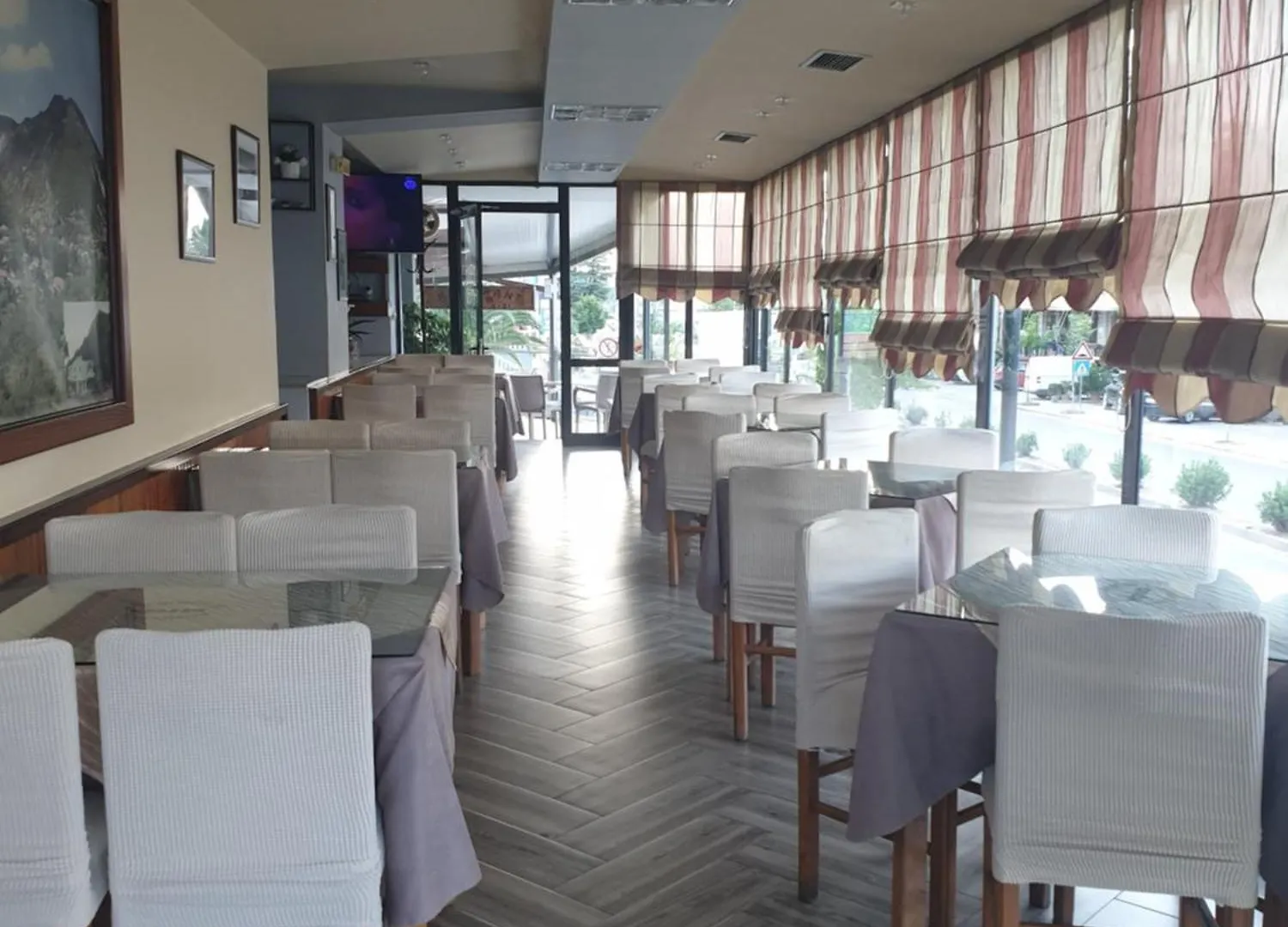 Qiqi Hotel Гирокастра