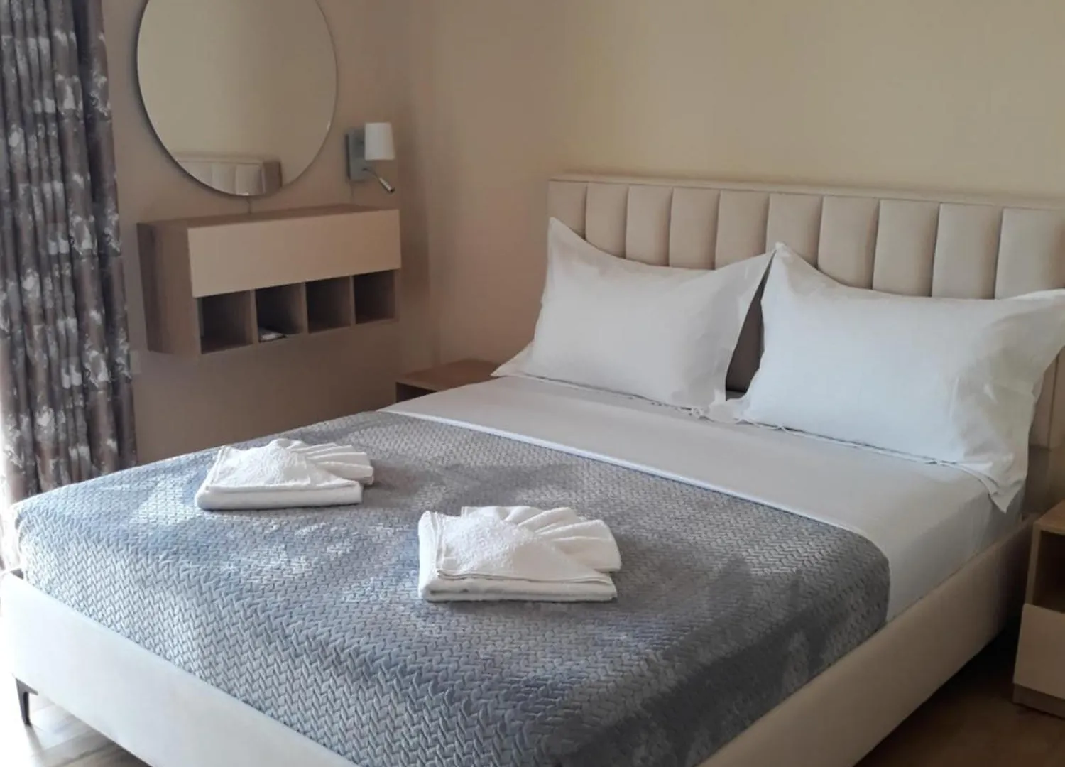Qiqi Hotel Αργυρόκαστρο